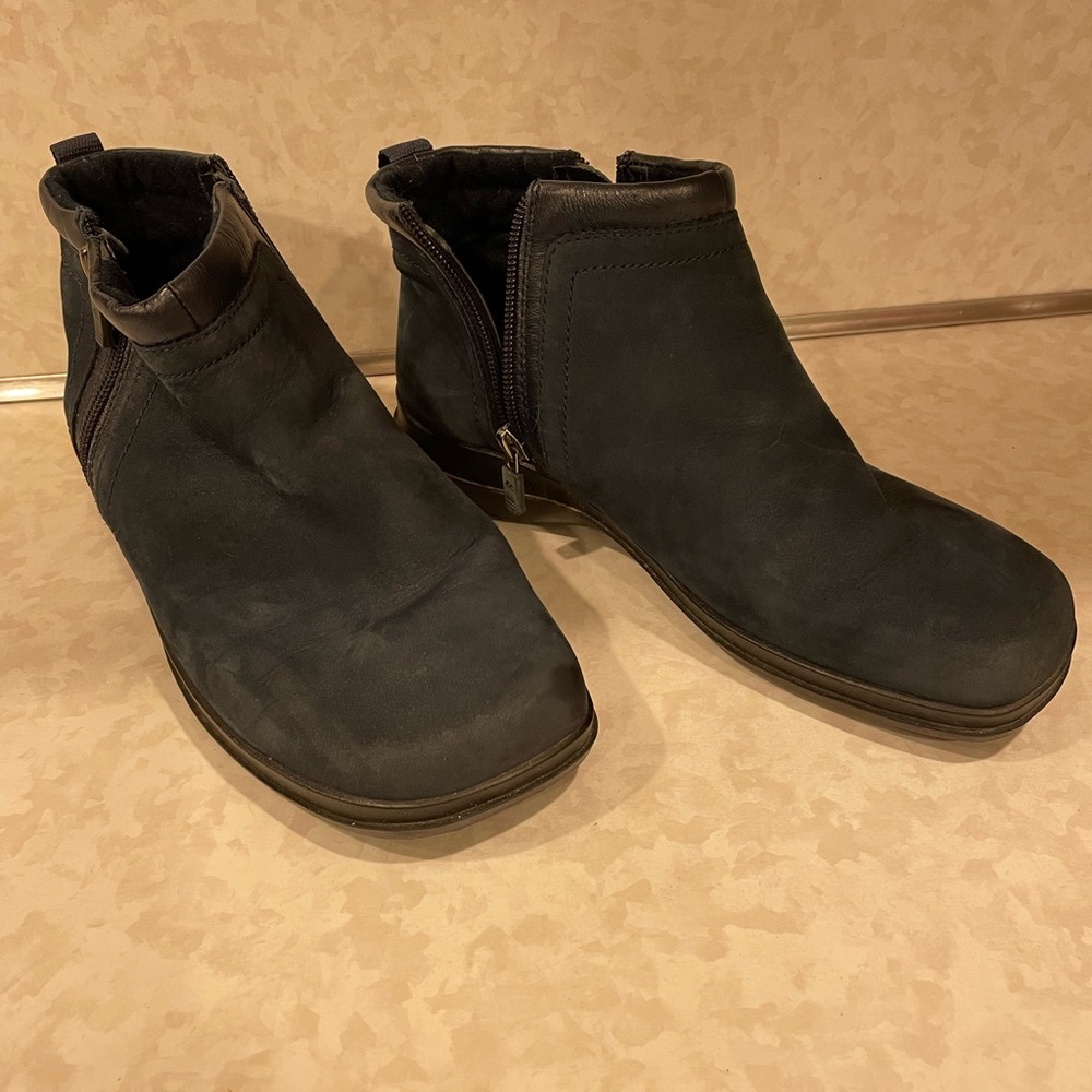 Easy Spirit Women’s Boots